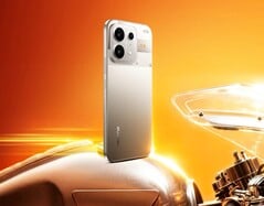 Realme P4s 拥有引人注目的设计，其摄像头模组部分呈半透明状。