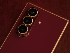 丹霞红配色的三星 W26。(图片来源:三星)