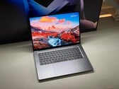 Microsoft Surface Laptop Ultra RTX Spark 评测 - 2000尼特 Mini-LED 面板存在问题