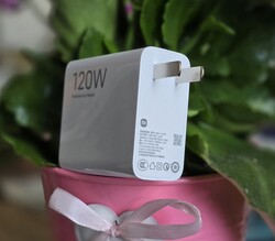 红米 K70 Pro 配备了 120 瓦的电源装置。