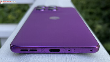 以下：扬声器、USB-C 2.0、麦克风、SIM 卡插槽