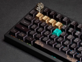 Keychron 黑色神话悟空无线机械键盘俯视图，显示工匠逃逸键和重点键帽