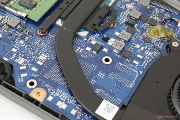 主板上未使用的插槽可用于选配独立的GeForce MX GPU和其VRAM模块