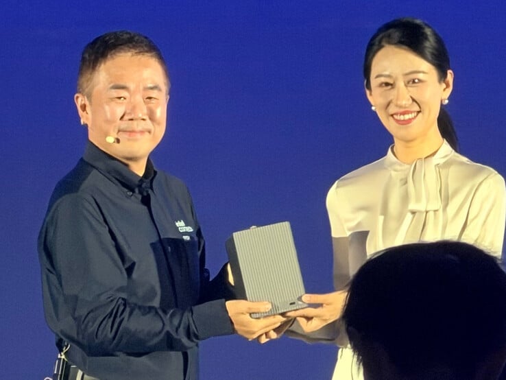 活动上推出的新款紧凑型 ME Pro NAS