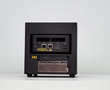 ITG Cube 3D 打印外壳正面图，显示电源按钮、USB 端口和紧凑的立方体设计