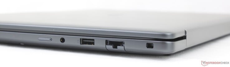 正确:Nano-SIM卡槽(可选)、3.5毫米耳机接口、USB-A 3.2 Gen. 1、RJ-45(1 Gbps)、Noble锁