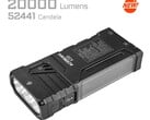 Acebeams X35 配备侧灯和三颗强力前置 LED 灯。
