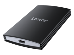 Armor 700：高性能、坚固耐用的固态硬盘。