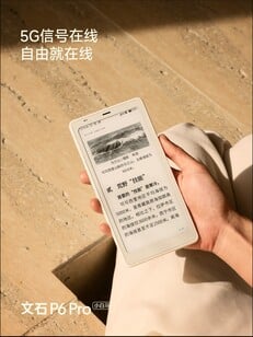 黑白屏幕的 Boox P6 Pro。(图片来源：Boox）