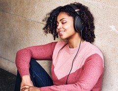 新款 HD505 耳罩式耳机以中端价格提供高端音质（图片来源：Sennheiser）