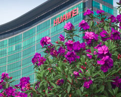 监管机构批准此次出售后,Huawei 的一批未披露的美国专利将转让给 Qualcomm。