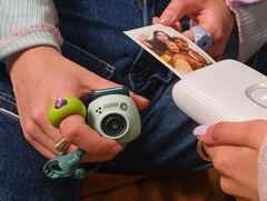 Instax Pal 必须与 Instax 打印机配对才能打印实物（图片来源：Fujifilm）