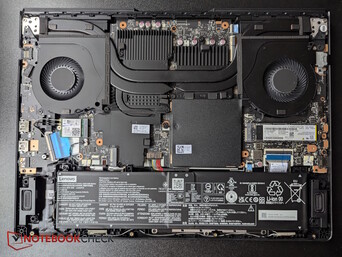 Legion Pro 5i 有两个风扇