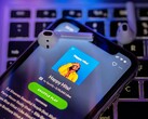 拥有免费 Spotify 账户的用户终于可以直接选择歌曲了。(图片来源：Omid Armin）
