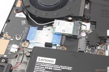 用于扩展的空 M.2 2280 PCIe4 x4 插槽