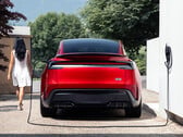 一辆 Model Y 在特斯拉 Wall Connector 家庭充电器上充电。(图片来源：特斯拉）