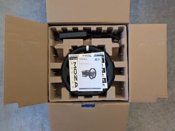 Moza R5 赛车捆绑包装。