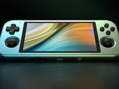 Retroid Pocket 3 Plus金属版的重量为285克，比标准版多50克。(图片来源：Retroid)