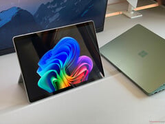 微软 Surface Pro OLED 和 Surface Laptop 13.8 2026