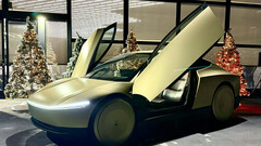 Cybercab 正在进行圣诞展示(图片来源:Franz von Holzhausen/X)