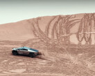 特斯拉 Cybertruck 在 KOH 沙漠越野赛中轻松应对沙山（图片：DennisCW / Youtube）