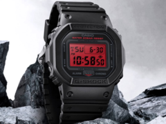 卡西欧 G-Shock DW-5600BBR-1ER（如图）具有 200 米防水等级和多功能警报系统。(图片来源：G-Shock UK）
