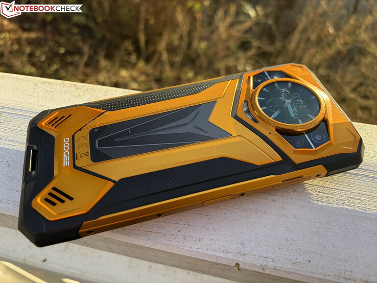 测试中的 Doogee S200 Ultra。测试设备由 Doogee 提供。