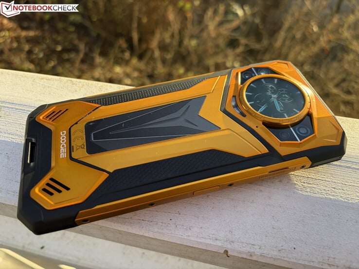 测试中的 Doogee S200 Ultra。测试设备由 Doogee 提供。