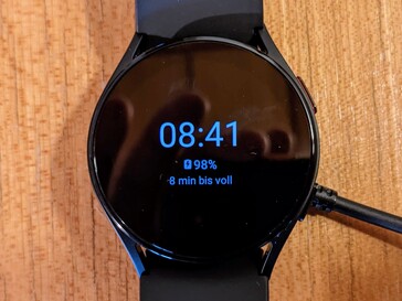 Galaxy Watch5可以在65分钟内完成从0到100%的充电。