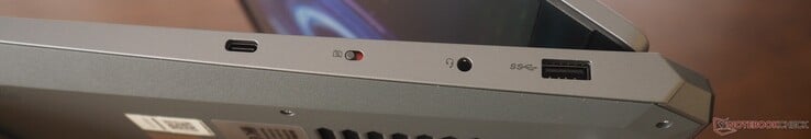 右侧USB-C 3.2 Gen2（包括 PD 和 DP）、网络摄像头快门、音频、USB-A 3.2 Gen1