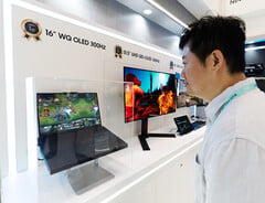 三星显示展示了一款16英寸2.5K OLED笔记本电脑面板,刷新率最高可达300Hz,这是首款达到该刷新率的笔记本电脑OLED面板。