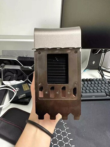 Nvidia Titan Ada冷却器设计（图片来自@ExperteVallah）