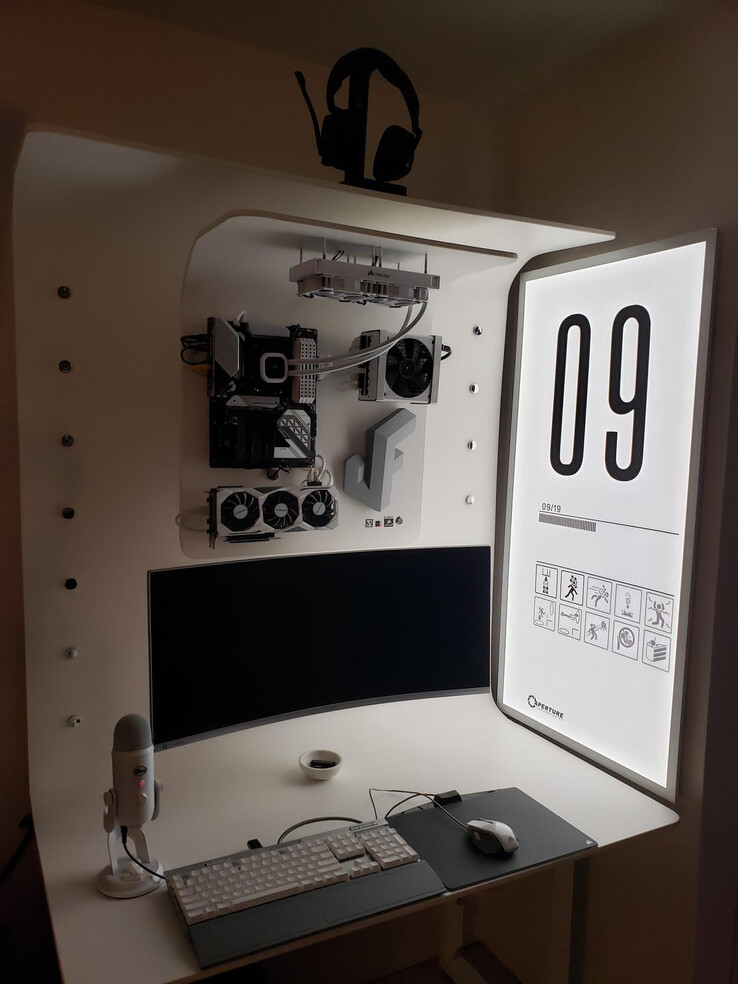 (图片来源：u/justinfogarty via r/battlestations)