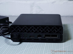 USB-C 电源,3 x USB-C(20 GB/s,DP),HDMI,RJ45,QSFP(200 Gbit/s 互连)