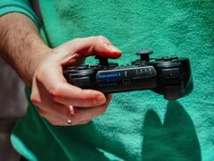 索尼PlayStation 3的包装盒中附带了DualShock 3手柄，该手柄也可与RPCS3配合使用。