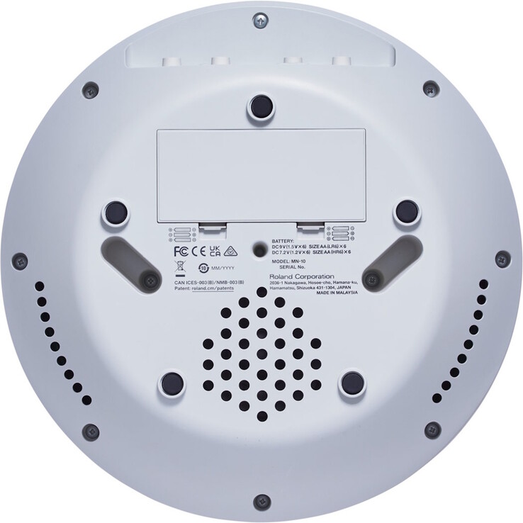 Roland Mood Pan 有三个扬声器，由六节 AA 电池或 USB-C 电源供电。(图片来源：Roland）