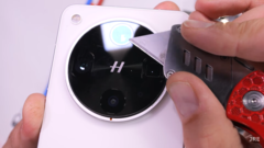 Find X8 Ultra。(图片来源：JerryRigEverything via YouTube）