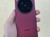 vivo 可能很快就会推出直接替代 X200 Ultra（如图）的产品。(图片来源：Notebookcheck）
