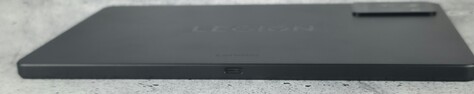 机箱左侧（USB 3.2 端口）