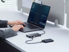 Anker 552 USB-C集线器（9合1，4K HDMI）提供85W的直通式充电。(图片来源: Anker)