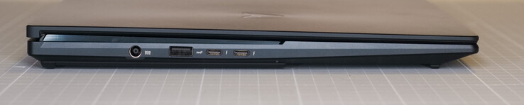 空心插座电源；USB 3.2 Gen 2，2 x USB Type-C与ThunderBolt，PowerDelivery和Displayport