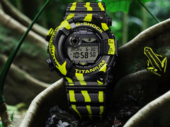 以森林为背景的卡西欧 Frogman GW-8200TPF-1JR &quot;毒镖&quot;（如图）。(图片来源：卡西欧日本）