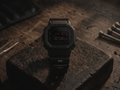 图中所示为全黑款卡西欧G-Shock DW-5600UMC26-1DR联名款手表。