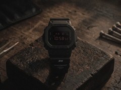图中所示为全黑款卡西欧G-Shock DW-5600UMC26-1DR联名款手表。