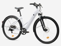 迪卡侬 Rockrider E-ACTV 100 低车架电动自行车现已上市。(图片来源：迪卡侬）