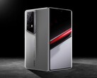 Honor 与 Magic V2 RSR Porsche Design 一起运送各种专属配件。(图片来源： )Honor