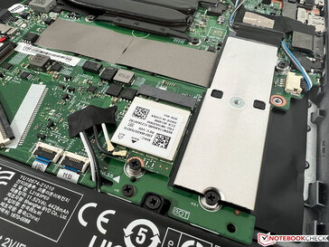 Wi-Fi模块和M.2 SSD可以互换。