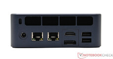 后部电源适配器、2x 2.5G Lan、HDMI、DisplayPort、2x USB