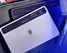 下一代 RedMagic 游戏平板电脑不会与 11S Pro 系列同时发布。图：RedMagic Nova 两种颜色的宣传图。