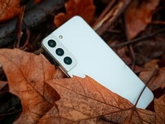 三星Galaxy S22（图片来源：Joshua Katt，Unsplash）